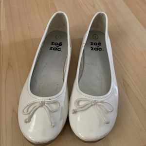 Zoe & Zac White Flat Shoes 4 GUC